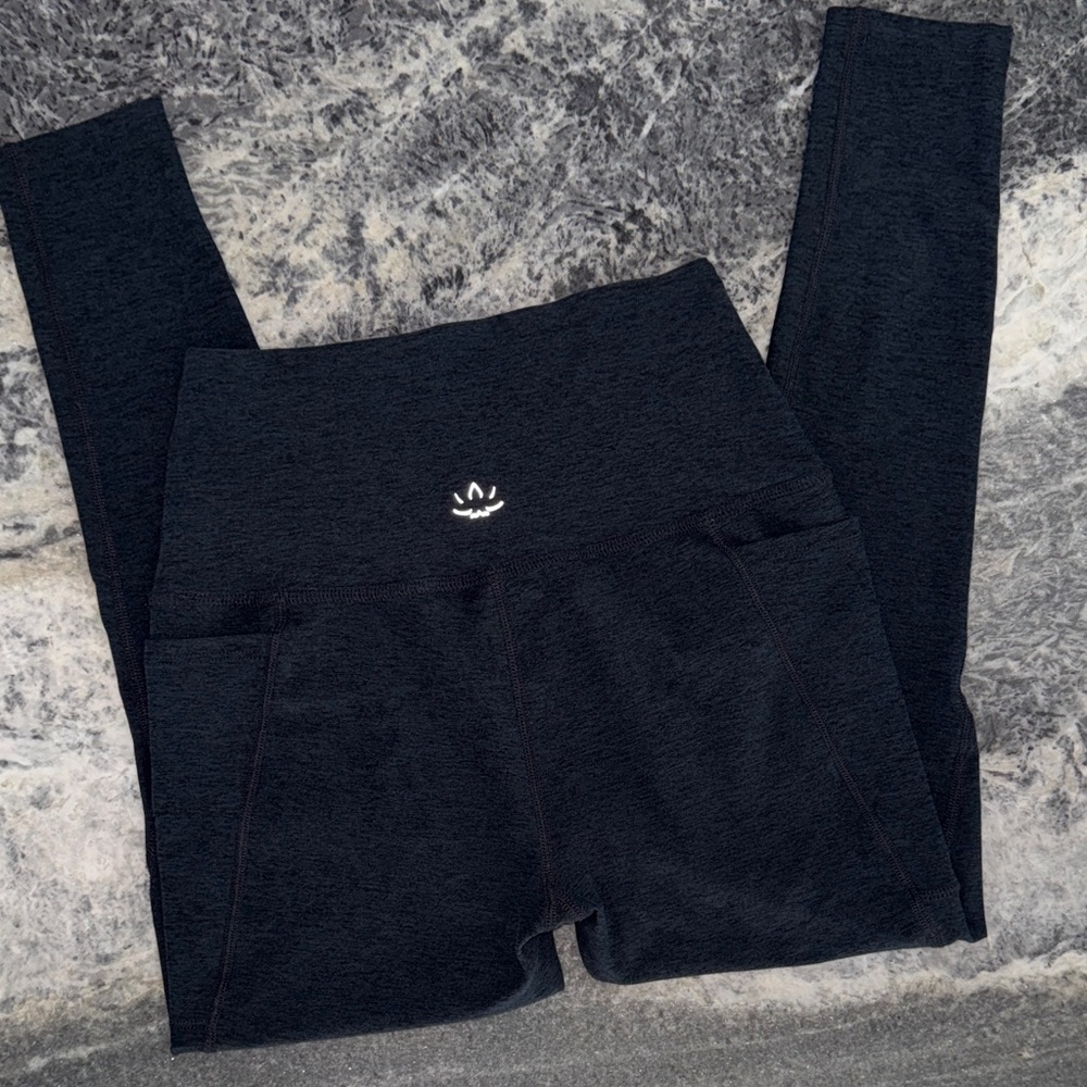 BEYOND YOGA Out of Pocket High Waisted Midi Performance Legging Black Medium